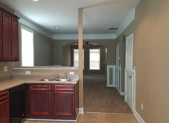 4th image of 226 Daisy Cir