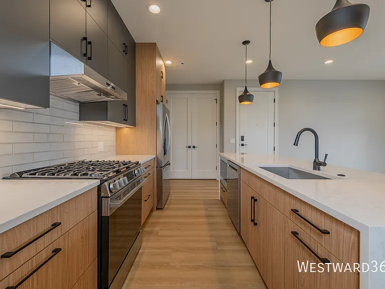 3555 N Neenah Ave #2N — Photo 3