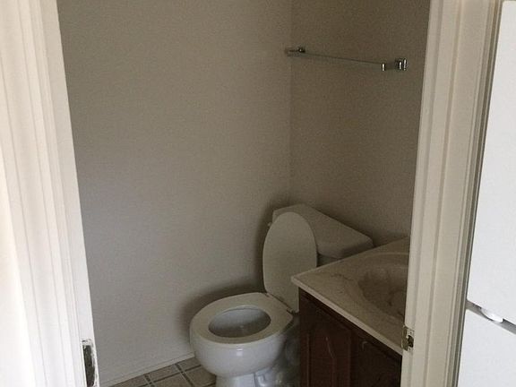 Downstairs 1/2 Bath