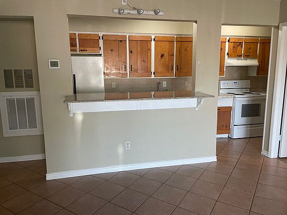 4th image of 1104 Autumn Cir APT A
