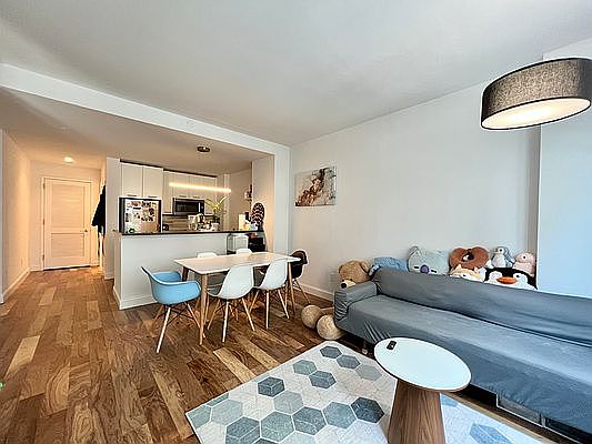 4th image of 4214 Crescent St APT 3C
