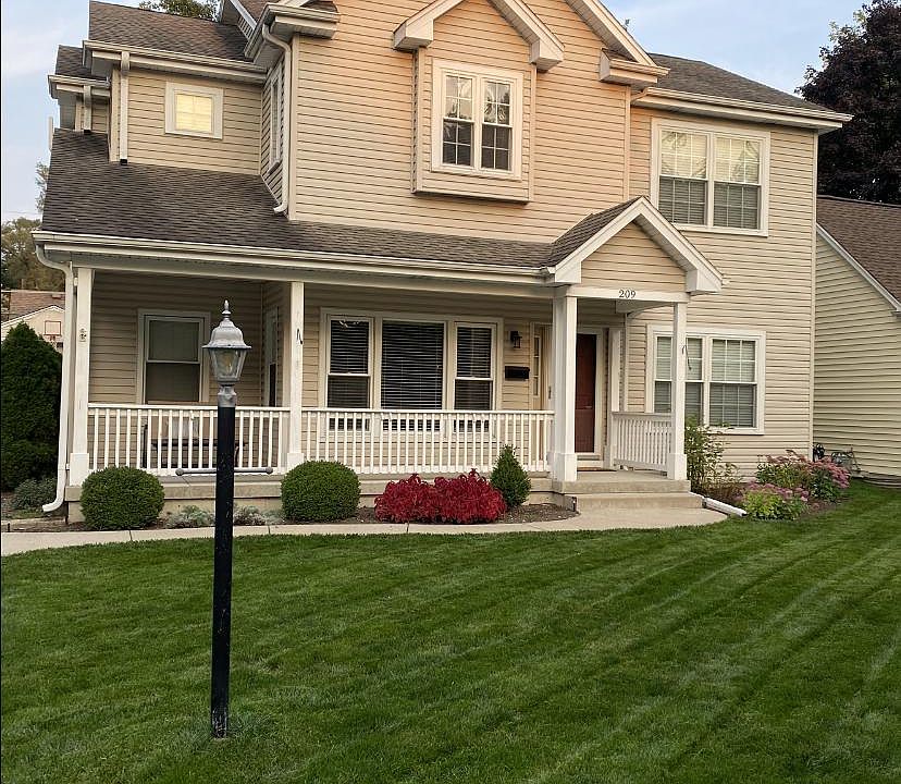 1st image of 209 S Brockway St