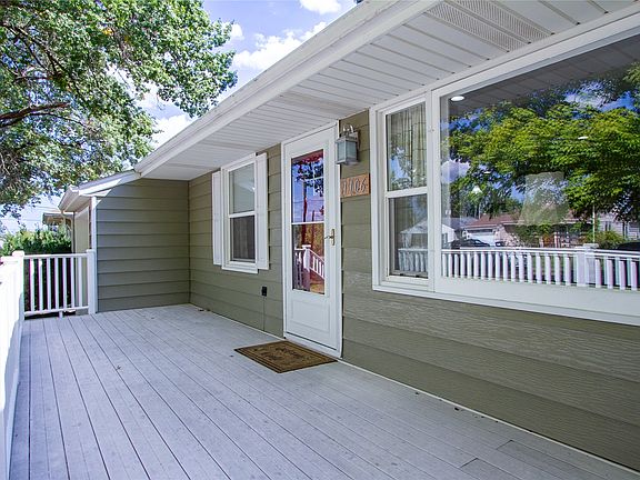 3rd image of 1106 4th Ave E