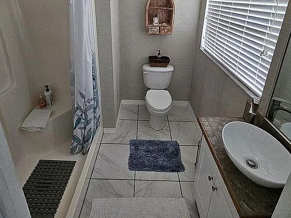 4th image of 1815 SE 7TH AVENUE