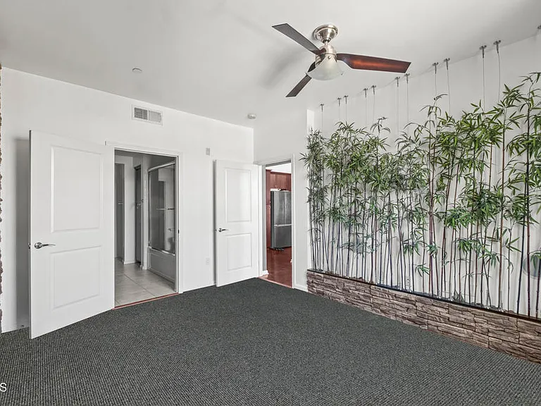 1901 Victoria Ave #201 — Photo 29