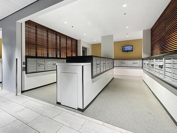 4th image of 235 W Van Buren St Unit 3822