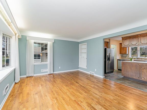 3rd image of 1690 Wilson Ave