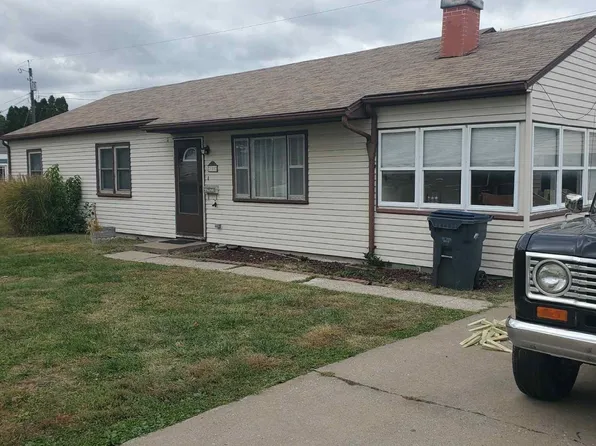 155 Windsor Cir, Burlington, IA 52601