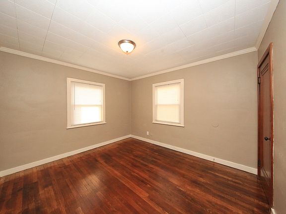 5th image of 421 Sandhurst Dr