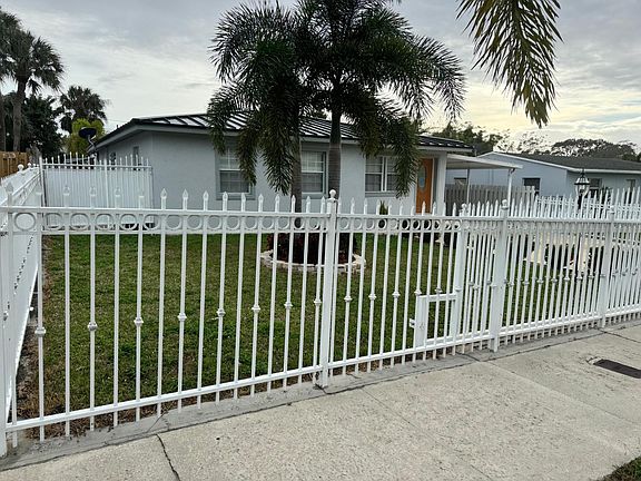 3rd image of 914 Bradley Court