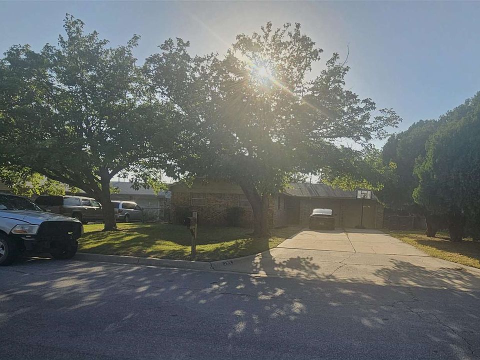 1st image of 123 SE Surrey Ln
