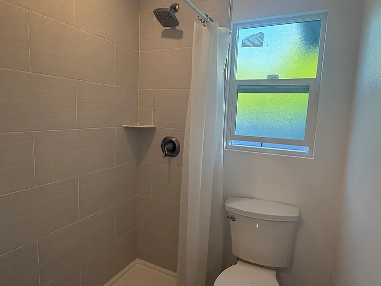 1515 E Rowland Ave — Photo 9