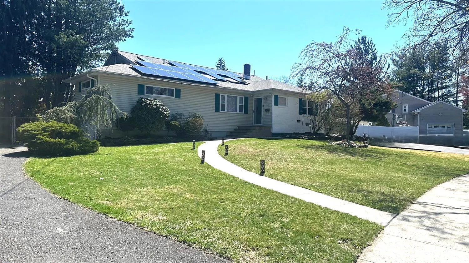 16 Canterbury Rd photo 1