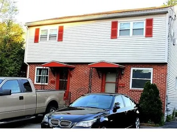 47 Anderson St, Lowell, MA 01852