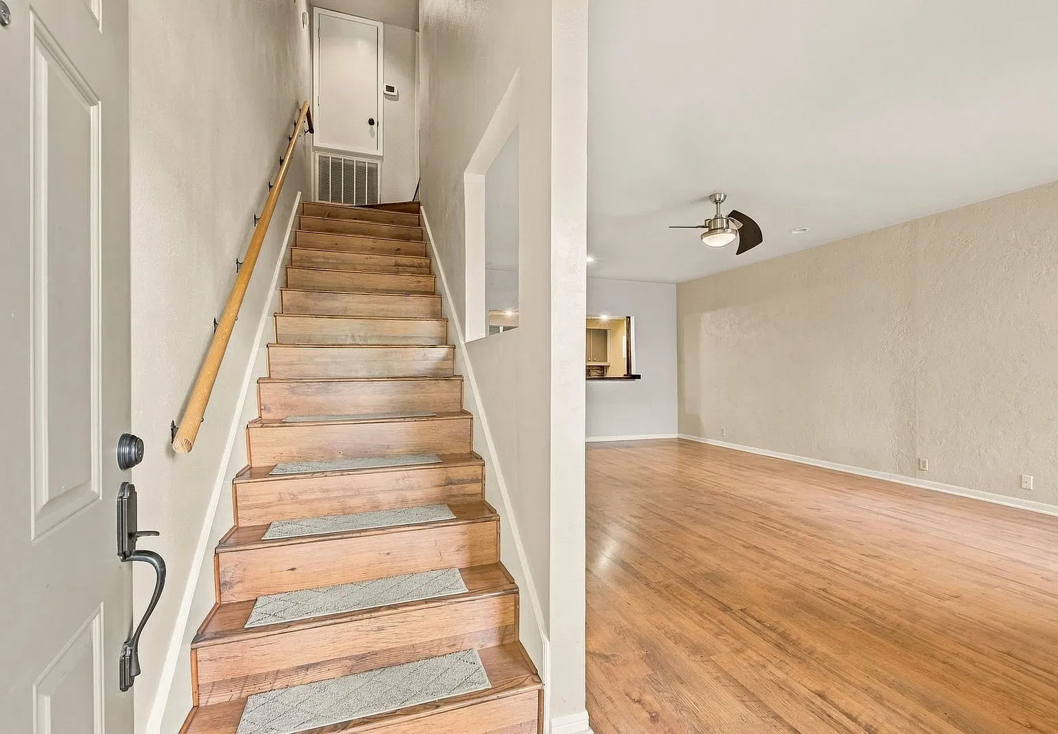 3 bed, 2.5 bath, 1840 sqft, $2,050 — Photo 3