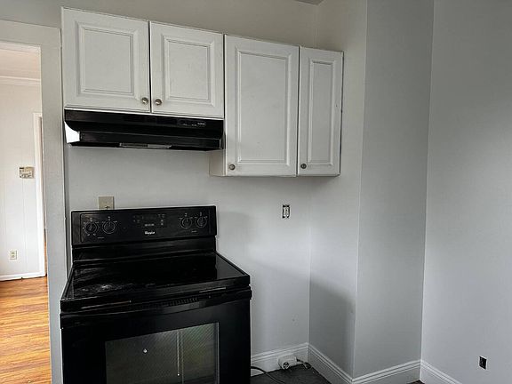3rd image of 27 Howard Rd