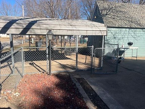 4th image of 2823 Crawford Ave