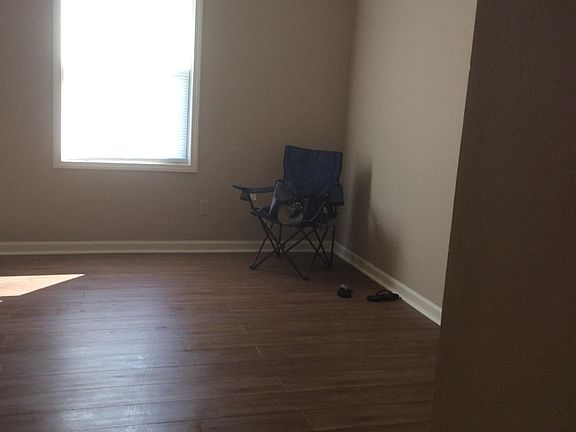 3rd image of 437 Garden City Dr