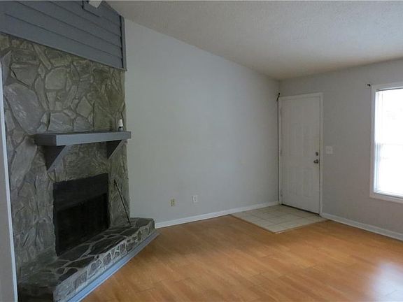 4th image of 4106 Hawthorne Cir SE #2B
