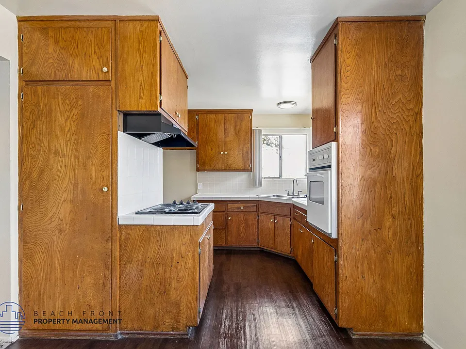 1010 Larch St.