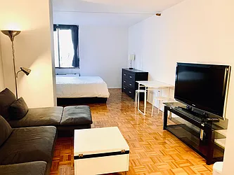 Rented by R New York