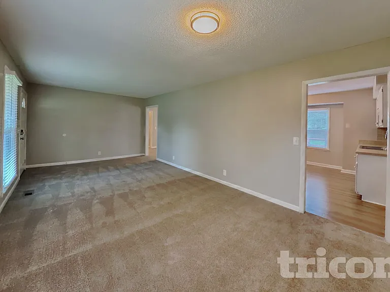 1706 Deerrun Rd — Photo 2