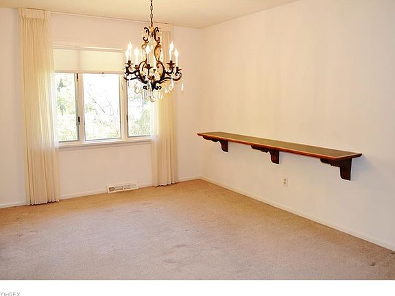 4th image of 1735 Larkspur Dr