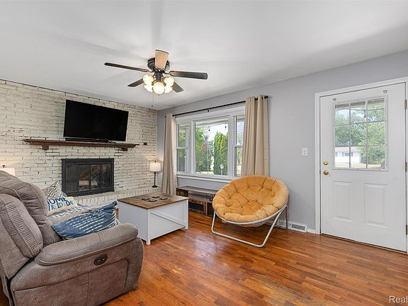 2nd image of 4497 Reid Rd