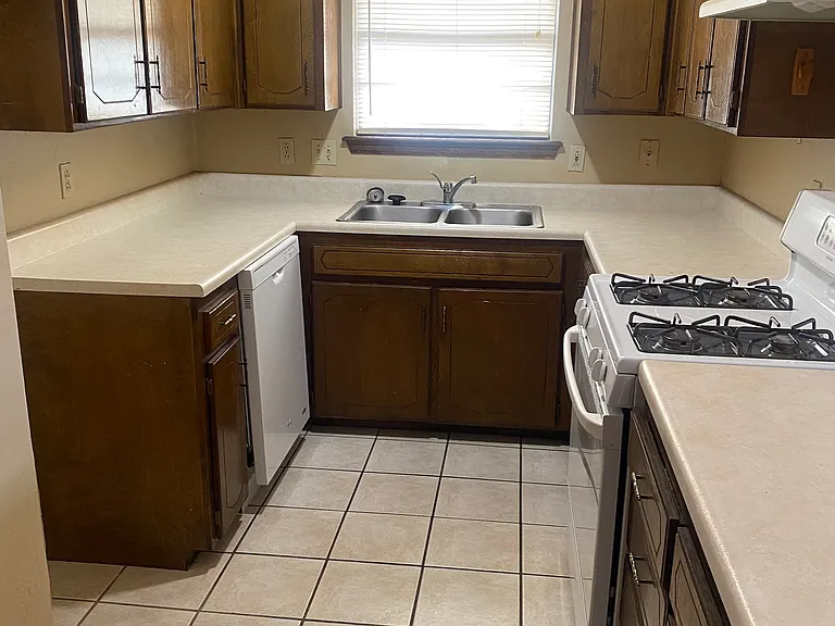 1019 Sugarloaf Dr — Photo 1