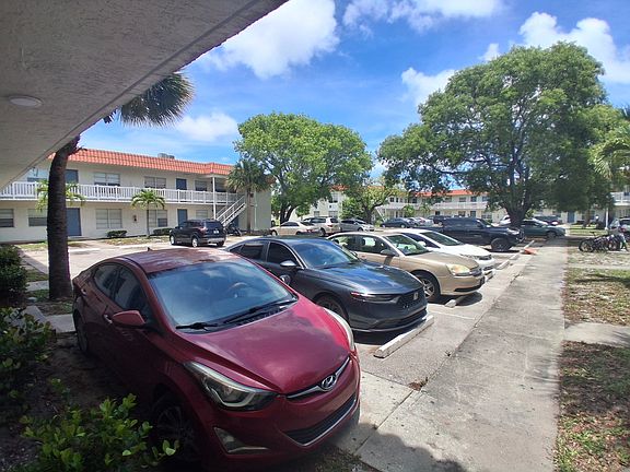3rd image of 401 SW 13th Pl APT 705