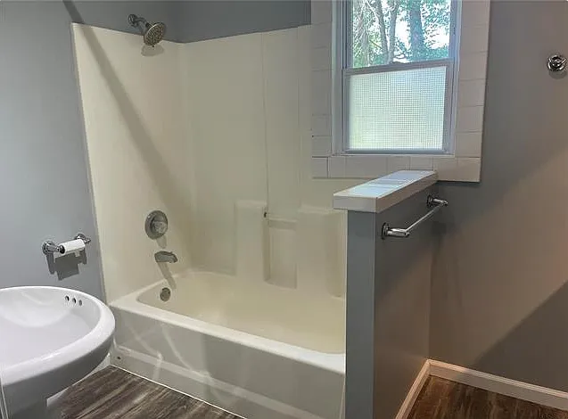 1420 Eberhart Ave — Photo 5