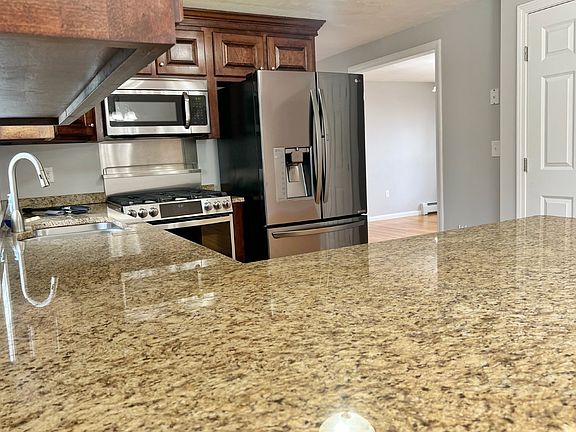 3rd image of 78 Bayberry Hill Rd