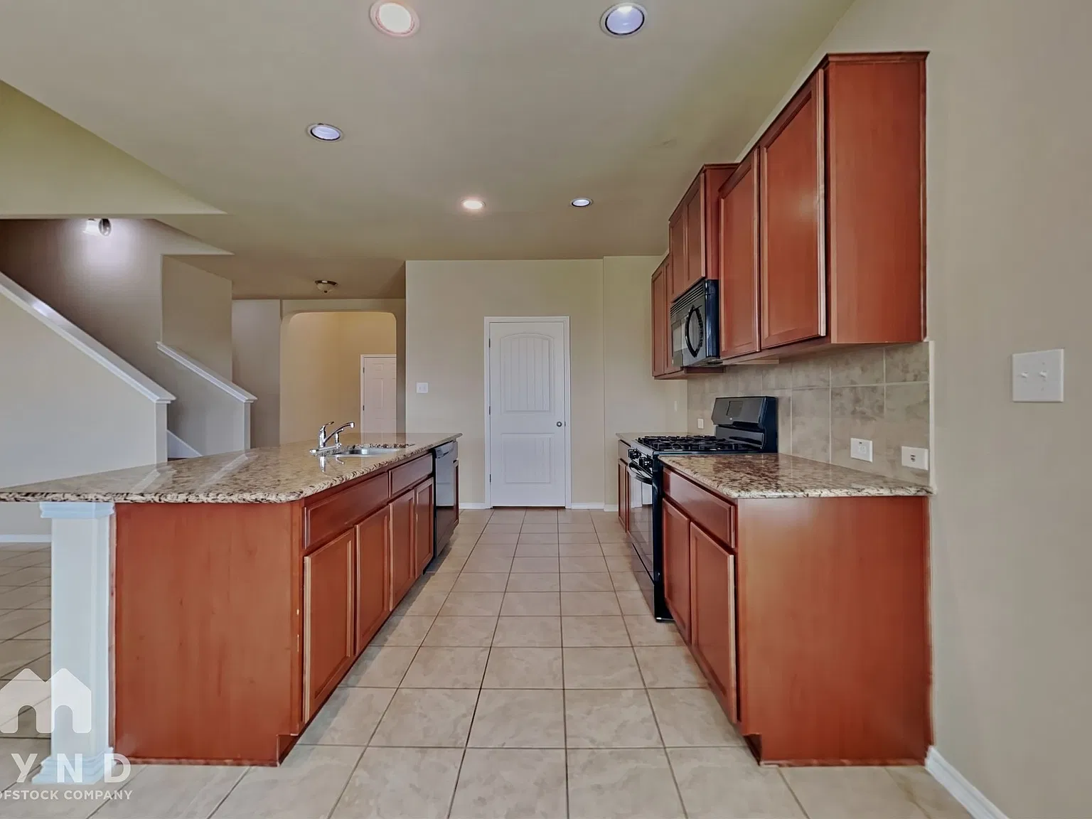 4 bed, 2.5 bath, 2360 sqft, $1,845 — Photo 4