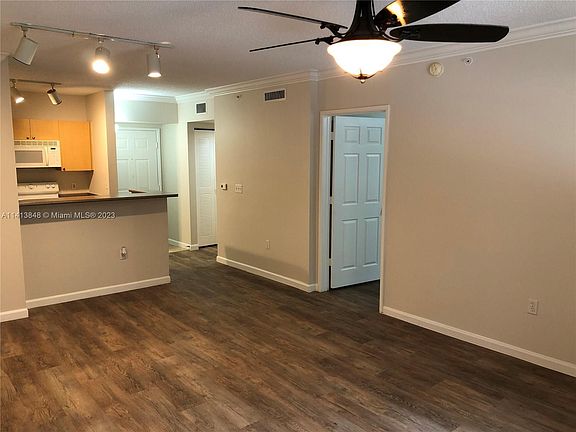 3rd image of 1919 Van Buren St APT 215A