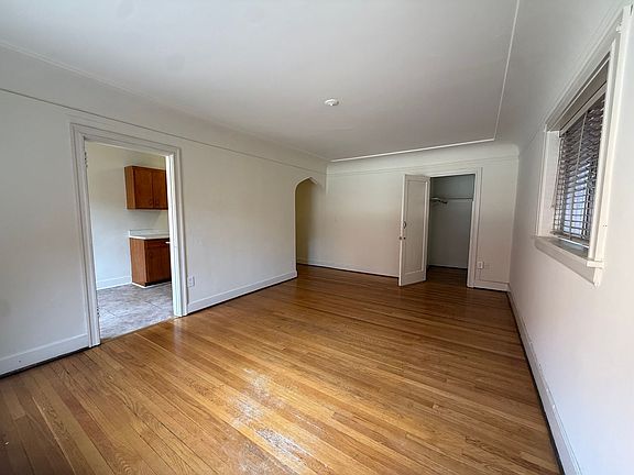 4th image of 1305 Queen Anne Ave N #106
