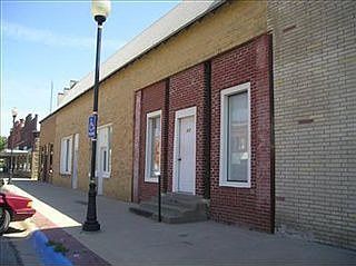 2nd image of 512 N Broadway St
