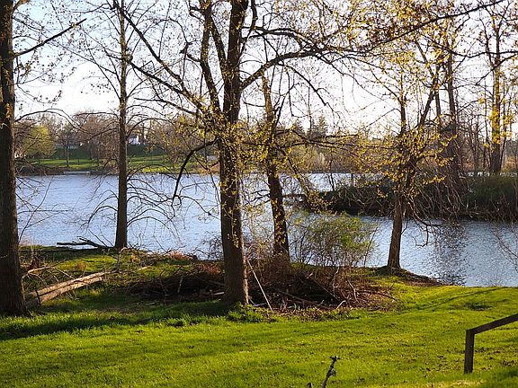 4th image of 2380 Riverbend Dr