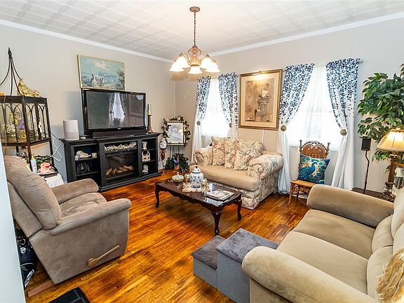 3rd image of 303 Washington Ave