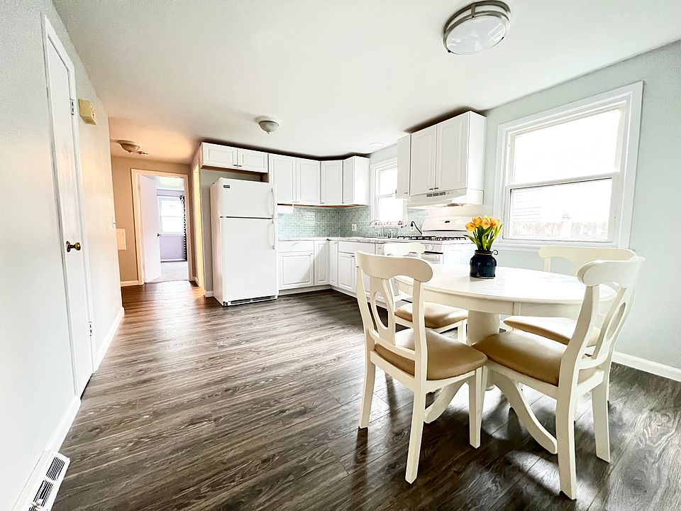 1st image of 133 Sunshine Dr Floor 1