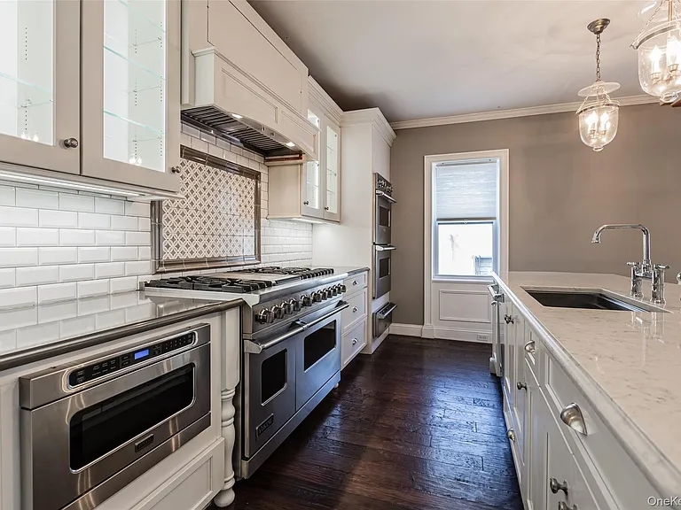 606 E Jericho Tpke — Photo 3