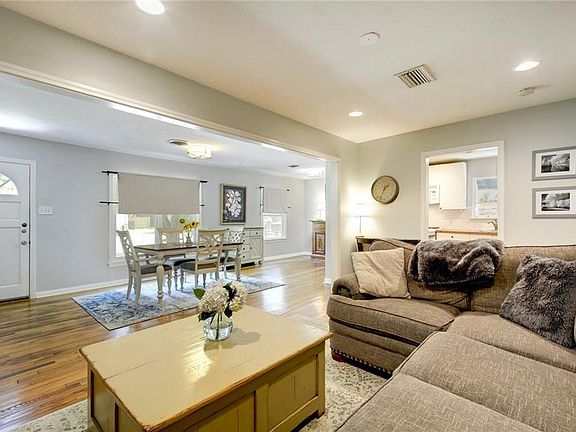 4th image of 5207 Valley Oak Dr