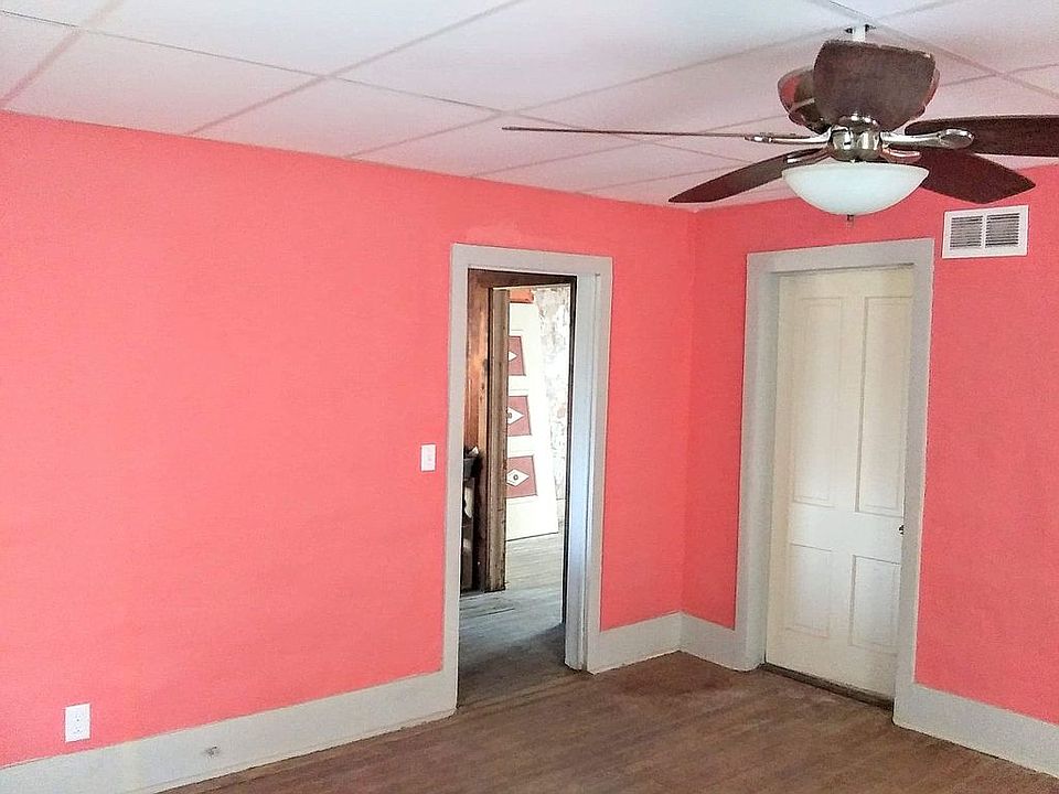 2nd image of 222 Goodall St