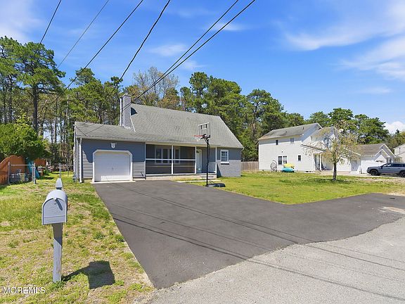 2nd image of 1546 Dee Road