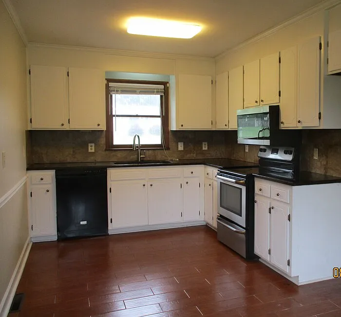 3 bed, 2.0 bath, $1,595 — Photo 2
