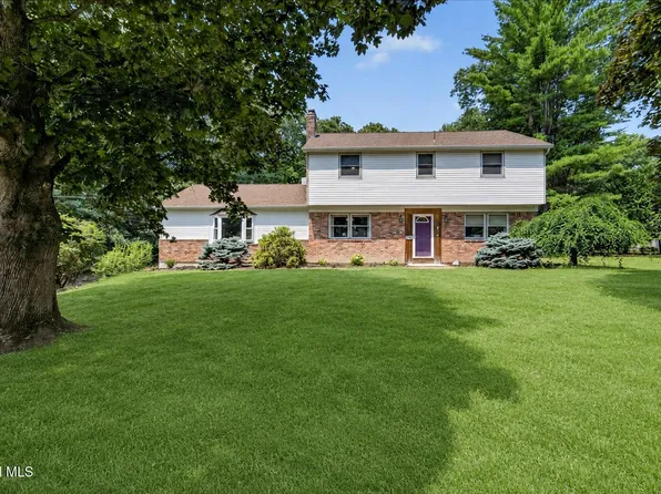 5 Thunderbird Drive, Ballston Lake, NY 12019