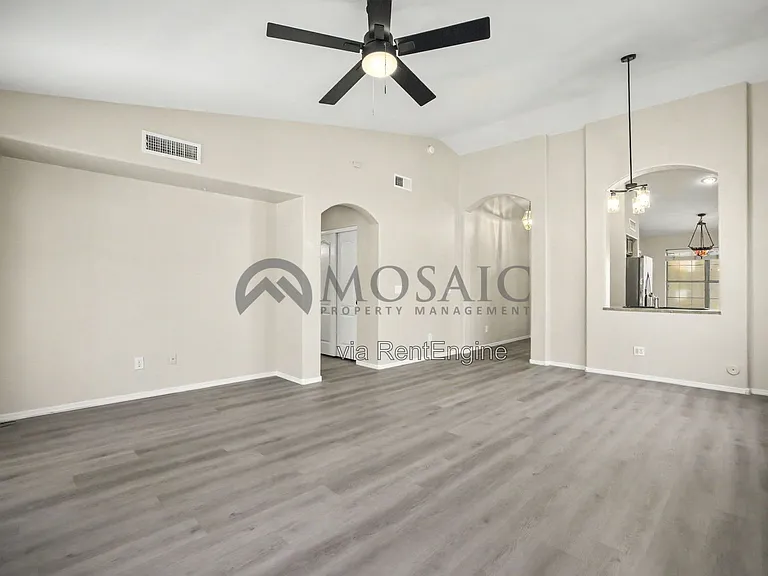 2033 E Willow Wick Rd — Photo 11