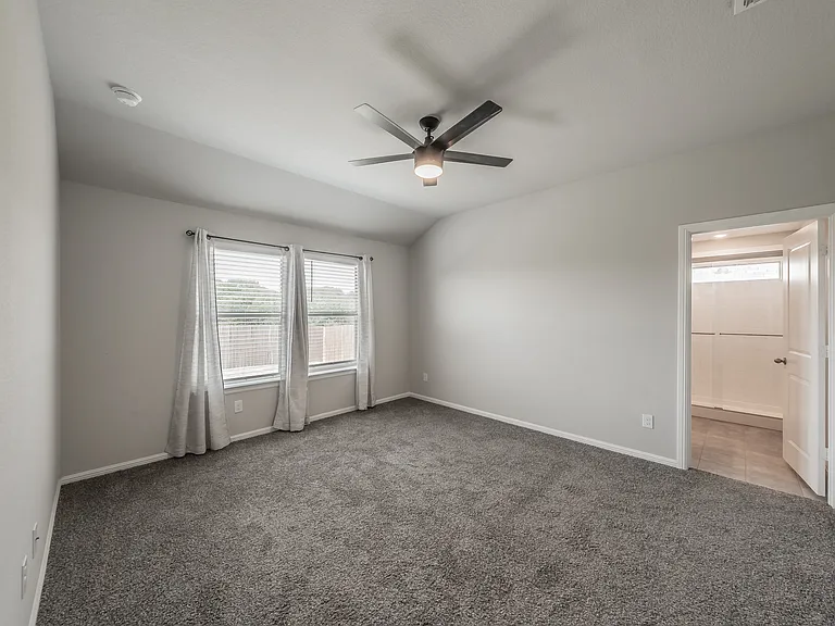 1385 Dillard Creek Dr — Photo 9