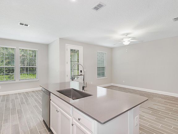 2nd image of 40 Sapphire Ln