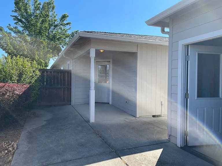 303 S Haskell St — Photo 14
