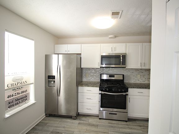 2nd image of 4031 Bayside Cir
